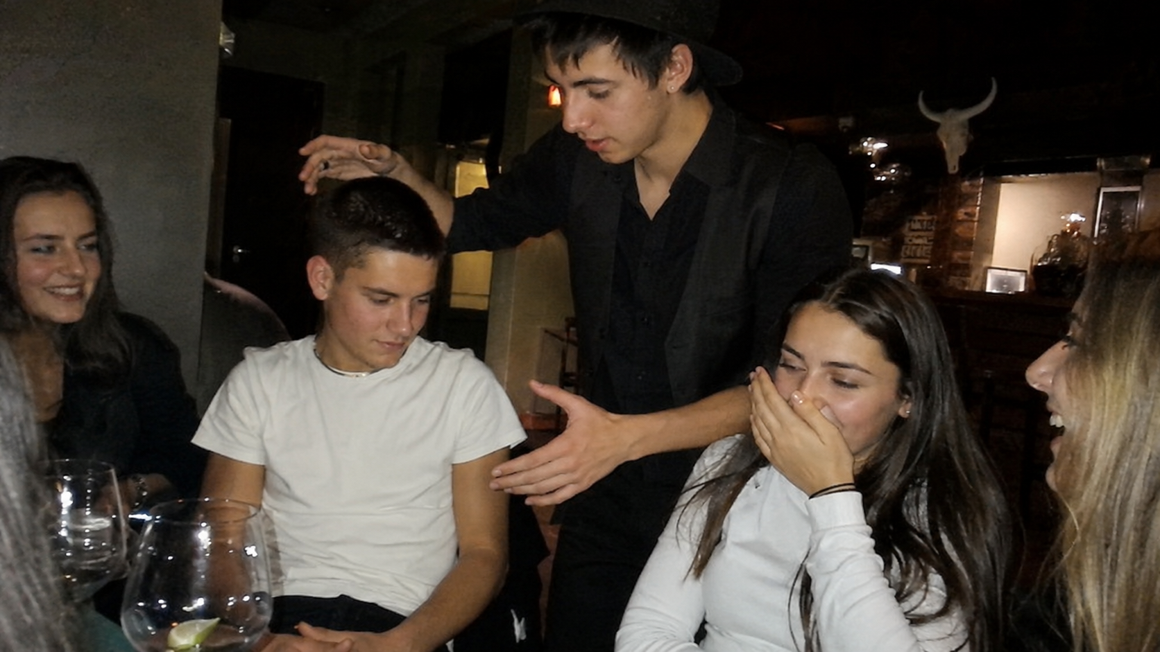 17 ans, les bars et le chapeau — débuts de Chris Nogala